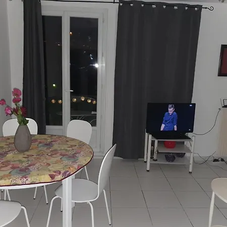 Nice Apartment At 15 Min From The Old Port Apartment Saint-Raphael (Var)